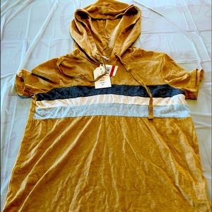 Women’s hooded top